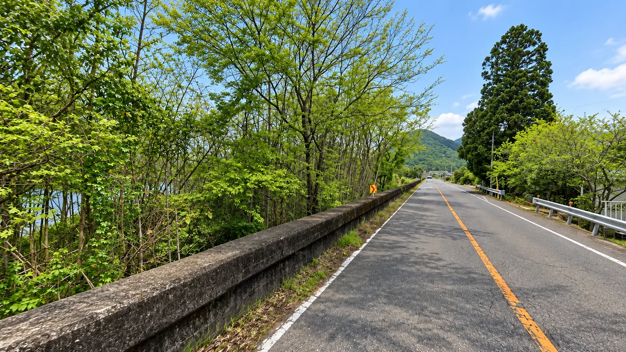 千鳥橋の先は、カーブしながら下る・千鳥橋を曲がった先の下り(AI生成の参考イメージ)