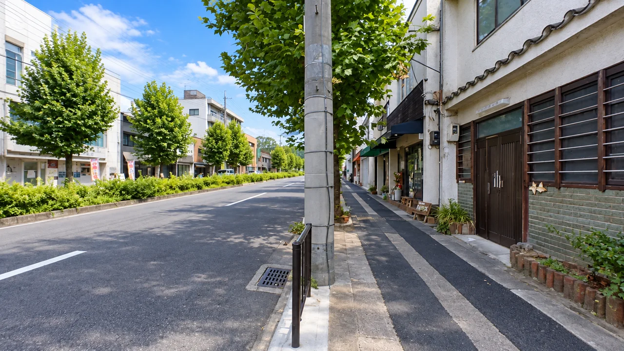 折り返しまで、じわじわ上る・今出川通りの南側歩道から見た上り区間(AI生成の参考イメージ)